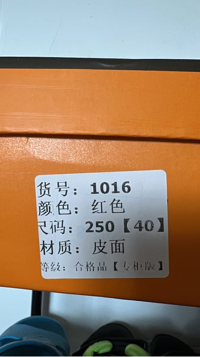 Продам новые кроссовки