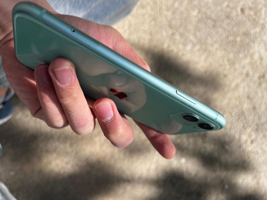 Айфон 11 64gb.   .