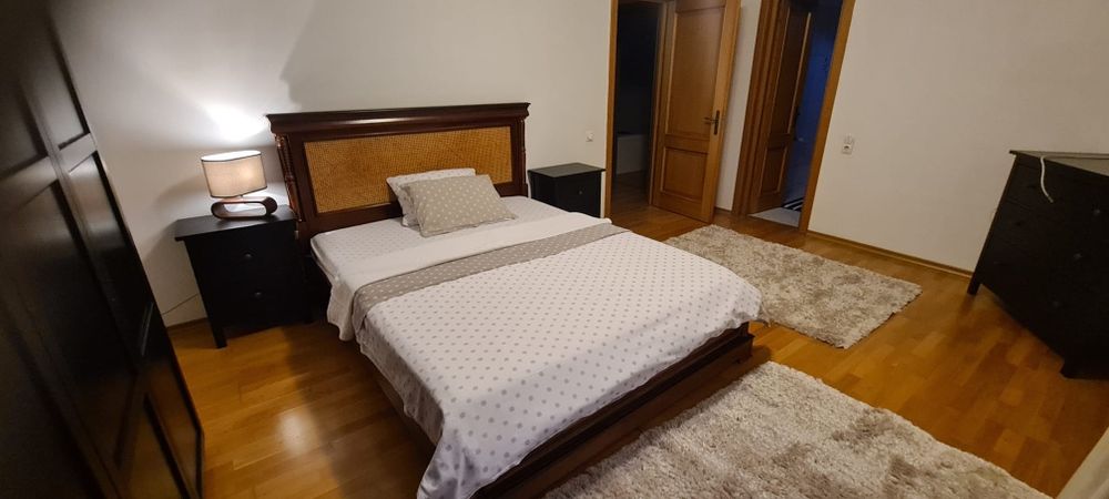 Se inchiriaza casa  cu 3 dormitoare, 3 bai, living mare  str Muntenia