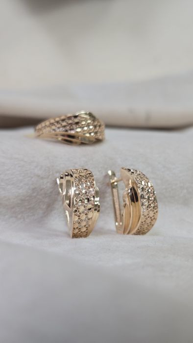 Комплект из красного золота