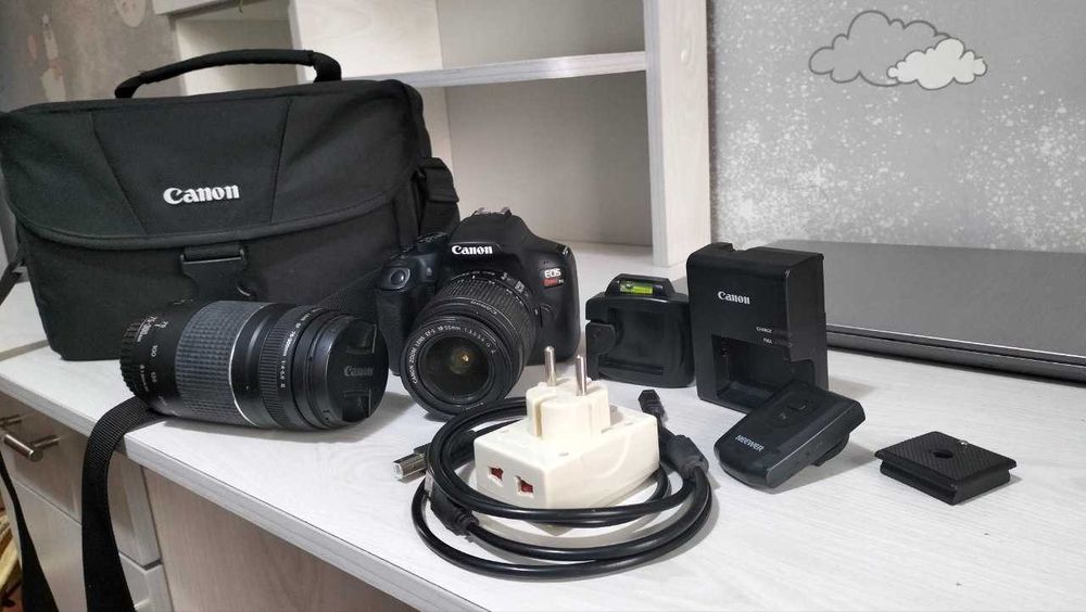 Canon EOS Rebel T6 (1300D) + 2 объектива + полный комплект