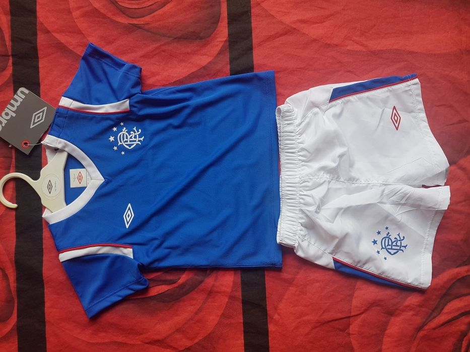 НОВ Детски / бебешки екип umbro