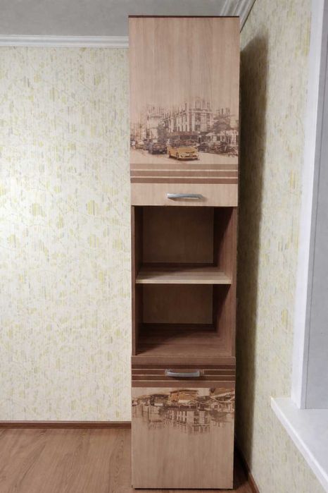 Шкаф - пенал отличное состояние