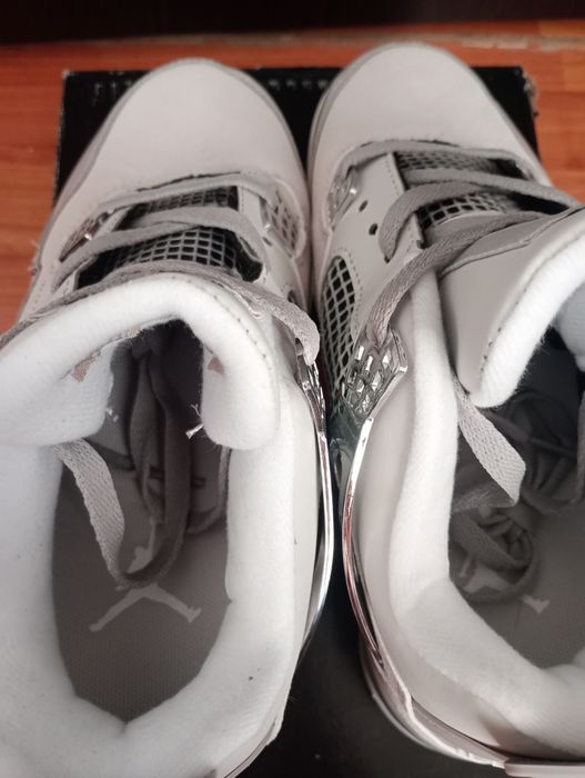 Jordan 4 Frozen Moments