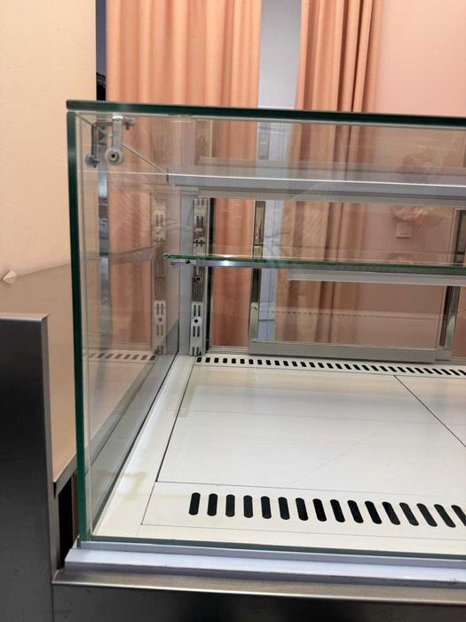 Витринный холодильник