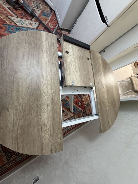 Стол кухонный , стулья