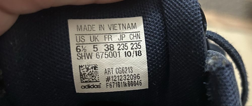 Кроссовки adidas оригинал 36,5
