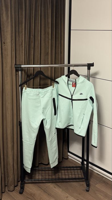 Trening damă Nike Tech - Calitate Premium