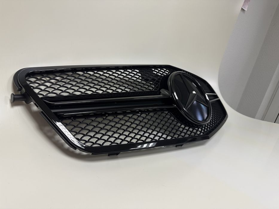Решетка за Mercedes E Class W212 09-12 AMG Black