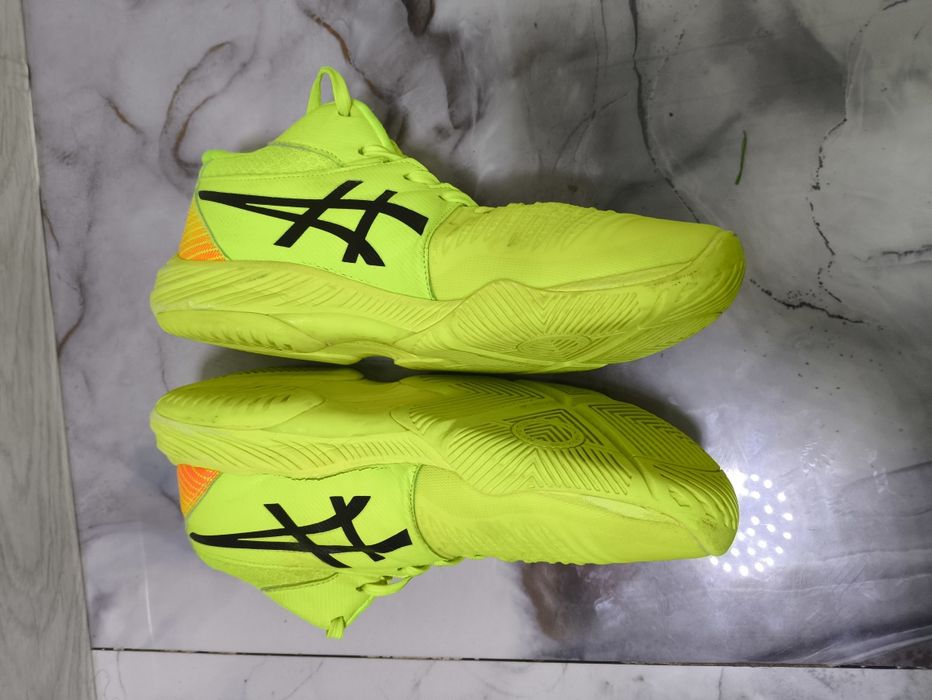 Кросовки asics волейбол