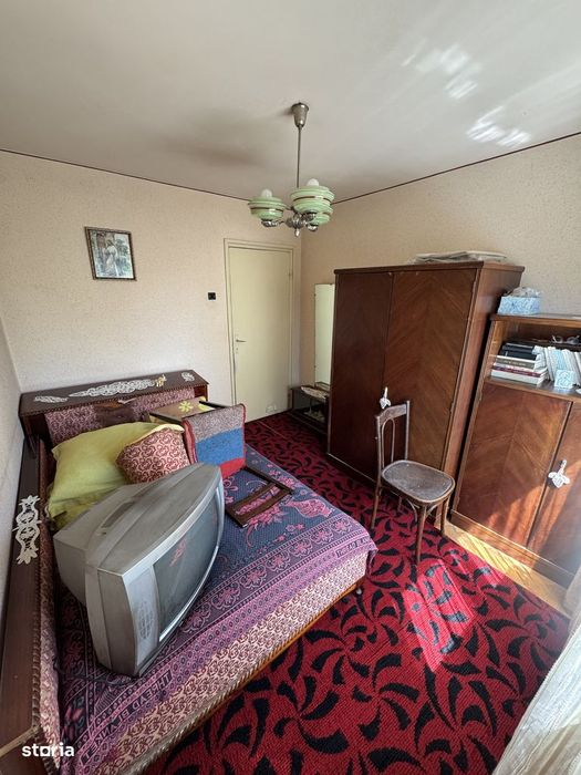 De vanzare apartament cu 3 camere zona Cina