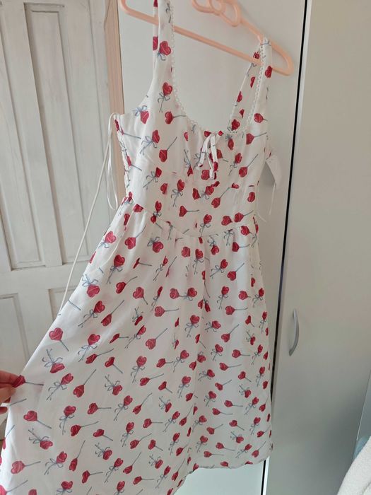 Нова рокля на близалки