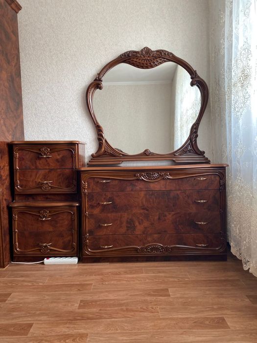 Продам комод с тумбами!