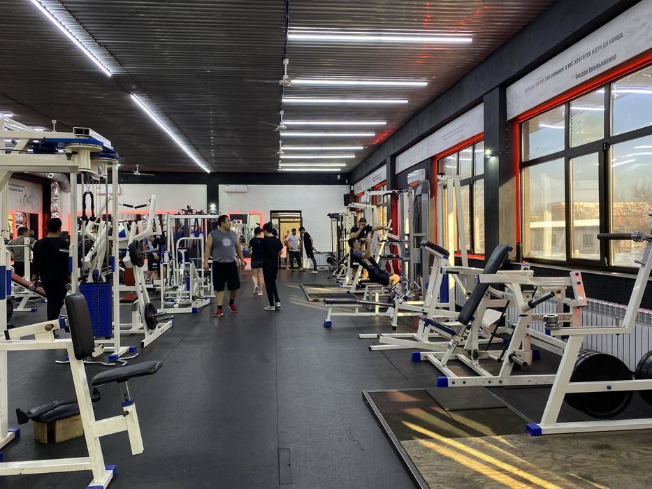 треножерный зал Pyramid