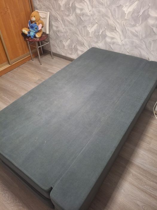 Бескаркасный диван