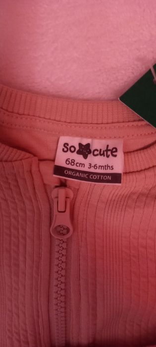 Nou  cu eticheta-set