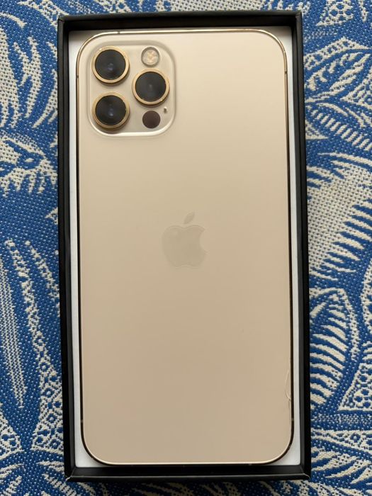 Срочно продаётся iPhone 12 pro 256