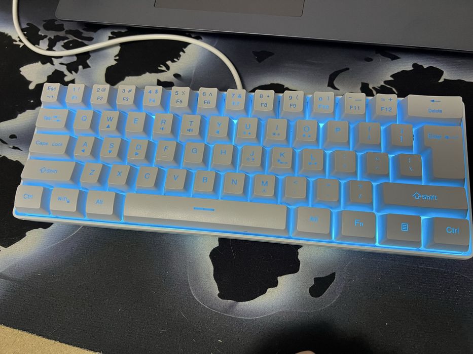 Продам клавиатуру 60%