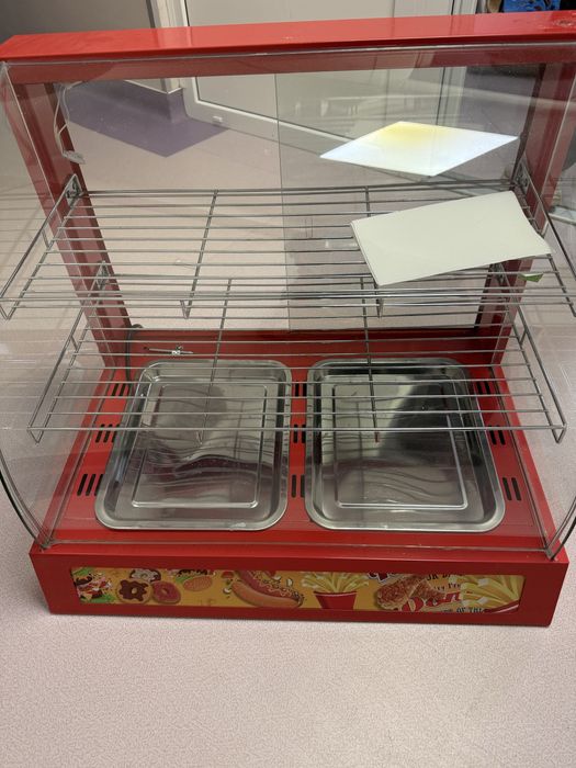 Vitrină caldă profesională de banc – 2 rafturi + tăvi inox – Stare foarte bună