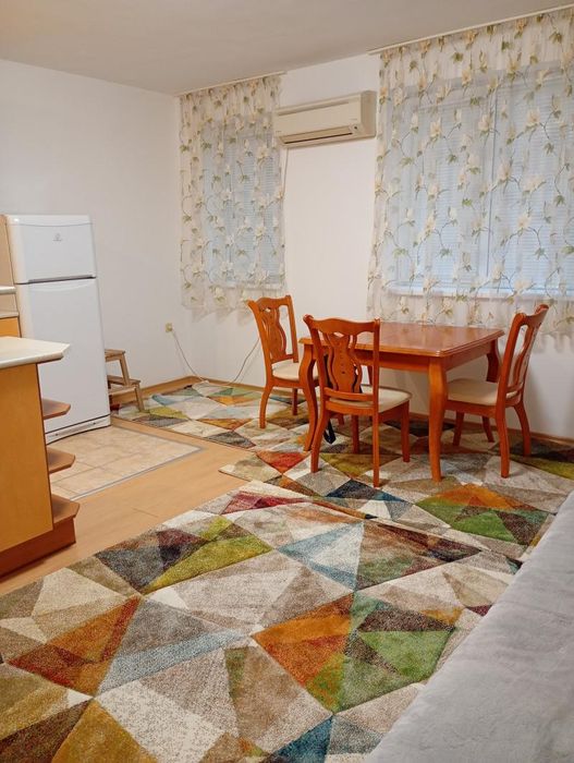 Тристаен апартамент, под наем, Генерали