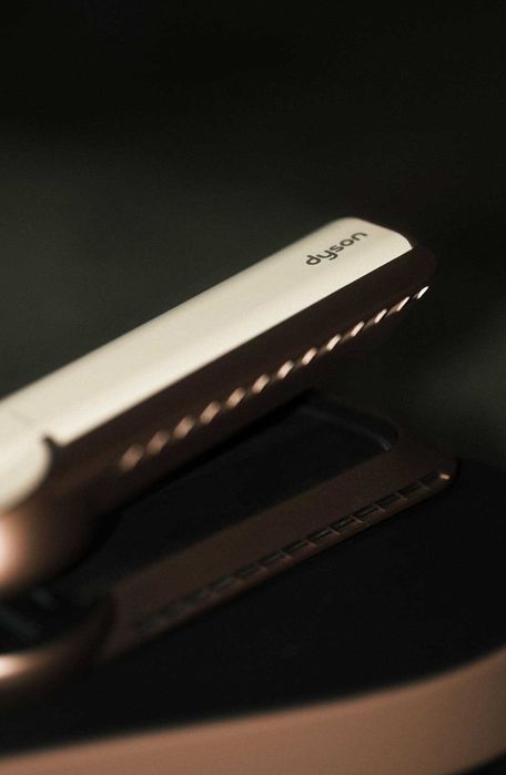 Оригинальный Dyson Airstrait с подставкой и кейсом