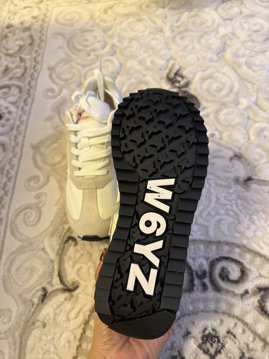 Adidasi just say wizz