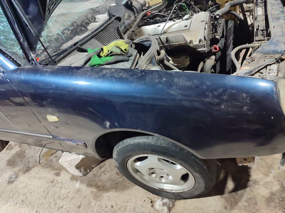 Запчасти на Мерседес W210 E200