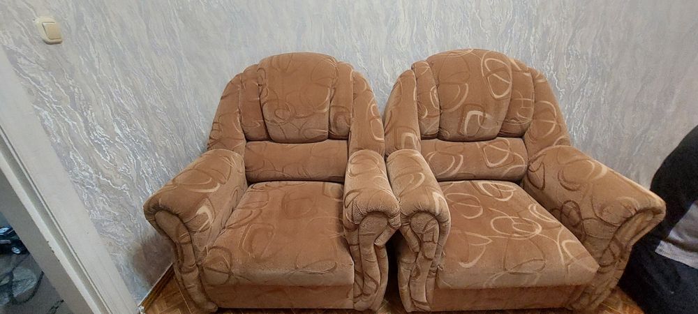 Продам диван и два кресла