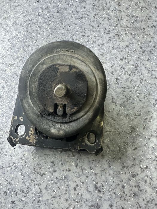 Подушка двигателя . Прадо 120 2.7