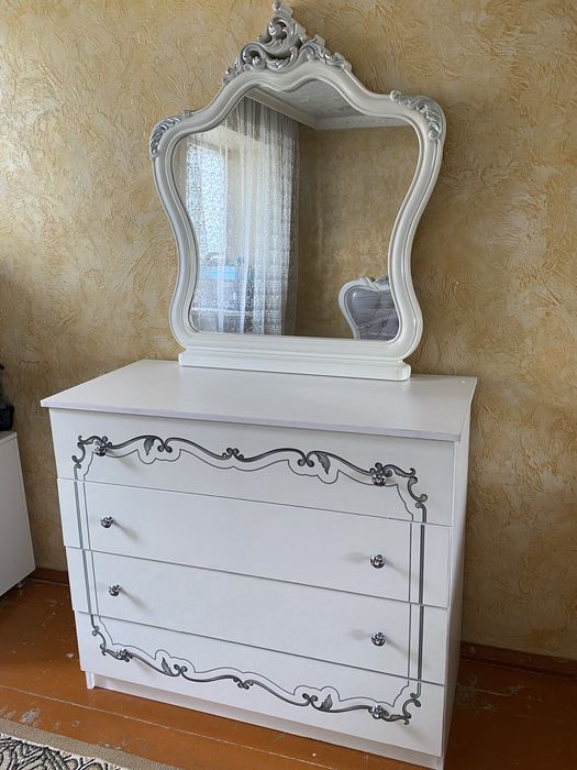 Мебель диван тумбочка