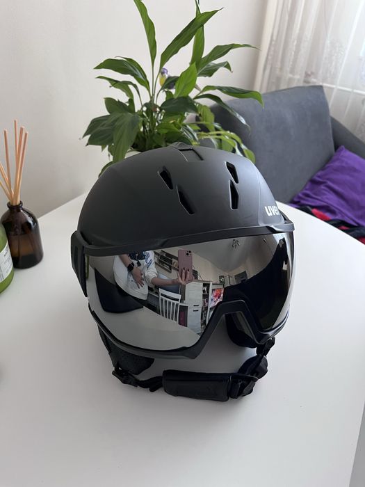 Casca UVEX cu viziera