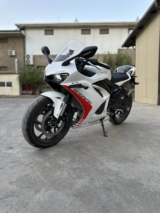Спортбайк Kove 450RR мотоцикл