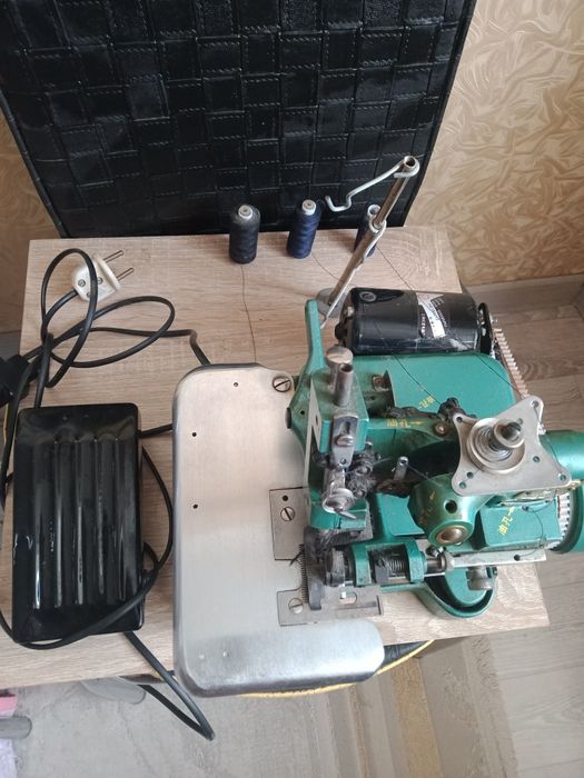 Оверлок в хорошем состоянии