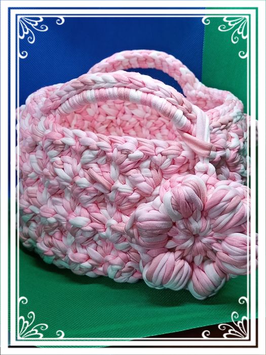 Плетен панер с дървено дъно