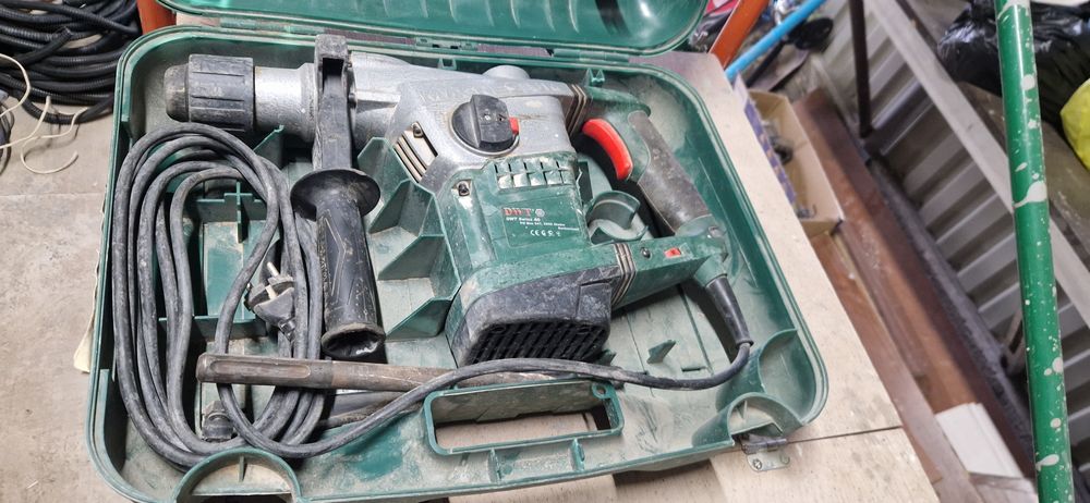 Продам перфоратор . Большой.  Насадка Sds max .