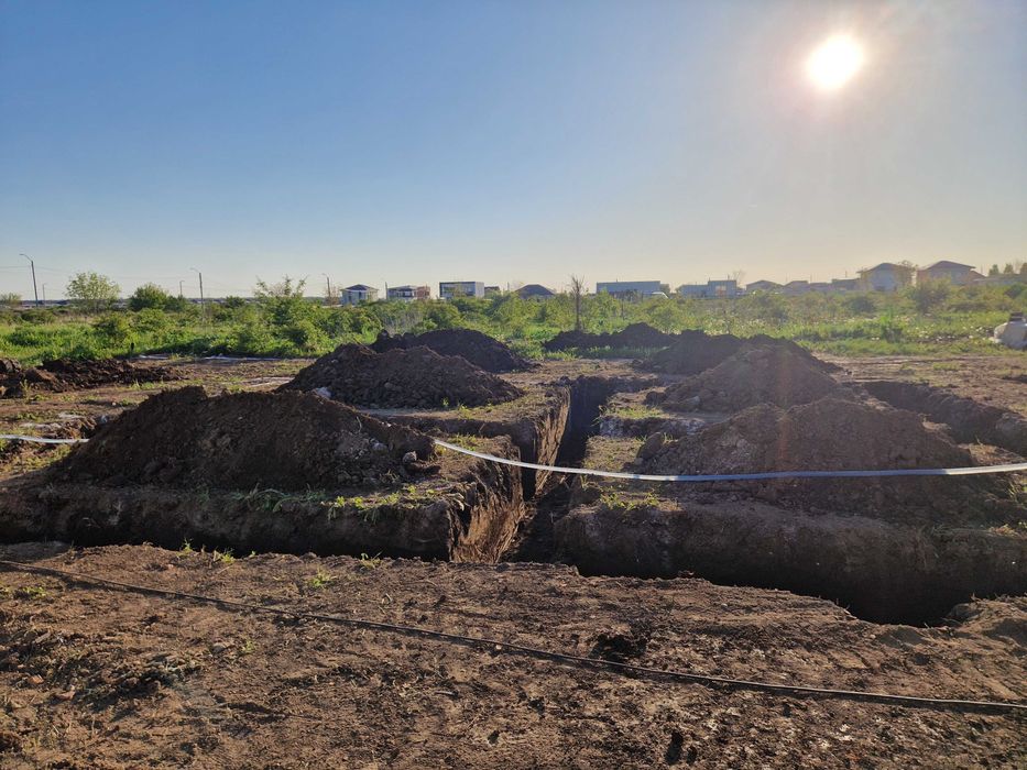 excavator / fundatii / gaz / curent / canalizare / terasamente / fose