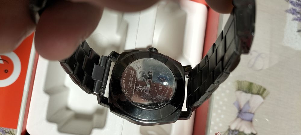 Fossil hibrid nou v/s