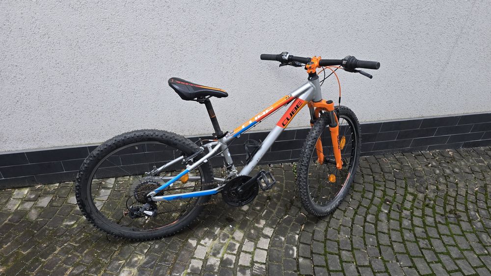 Bicicleta Cube acid 240