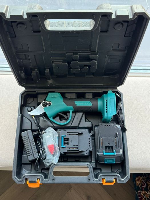 Мини электропила, секатор на батарейках