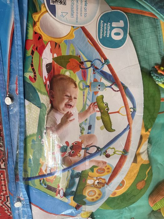 Музыкальный коврик с игрушками