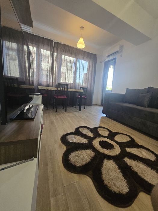 Închiriez apartament
