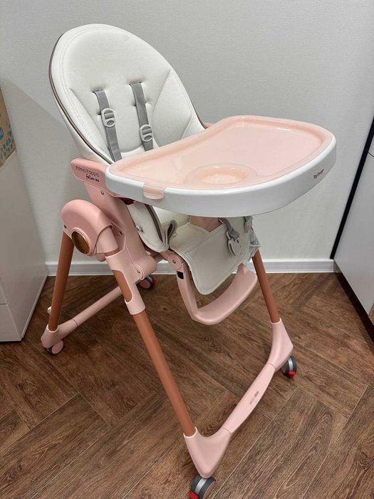 Продавам столче за хранене Peg Perego Prima Pappa Follow Me