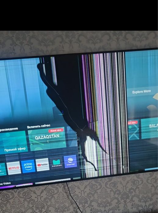 Продам телевизор Samsung BU8000