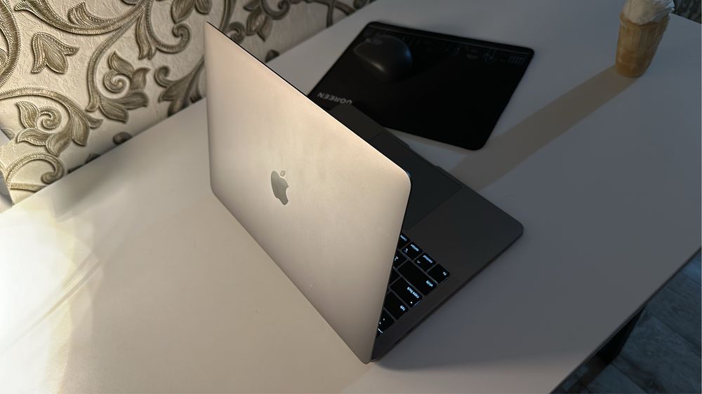 MackBook pro 2019 touch bar Макбук про 2019