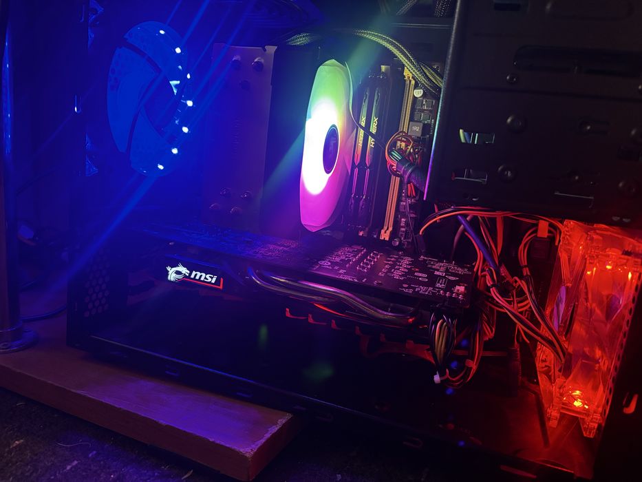 Deskop —->i7 +placa video