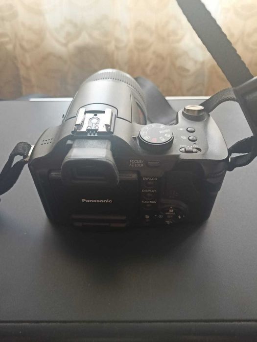 Продам фотоаппарат LUMIX