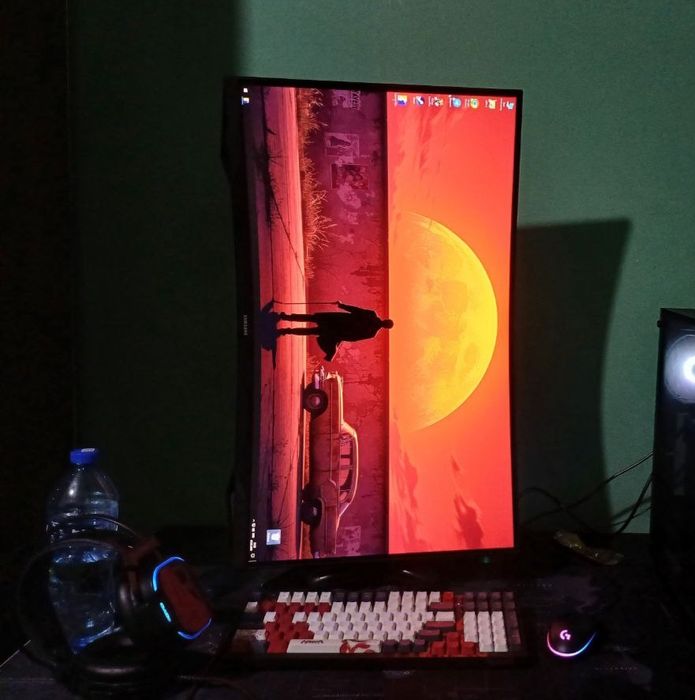 Kompyuter igrovoy sotiladi komplekt ideal xolatda stoli bilan