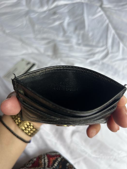 калъф за карти Gucci GG Marmont изработен от черна ватирана кожа