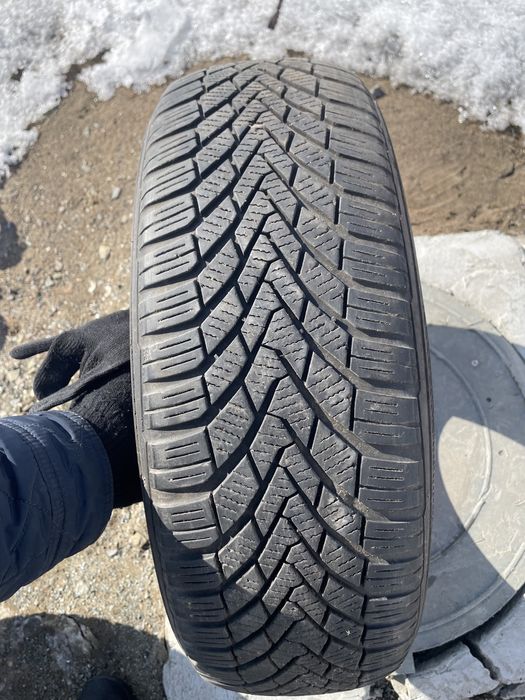 Продам 2 балонна шины континенталь резина хорошая все видно на фото