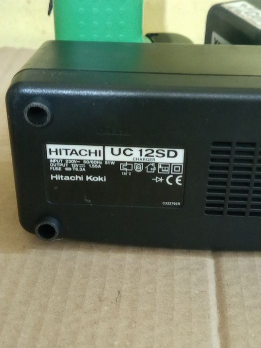 Винтоверт+прожектор+батерии  комплект HITACHI